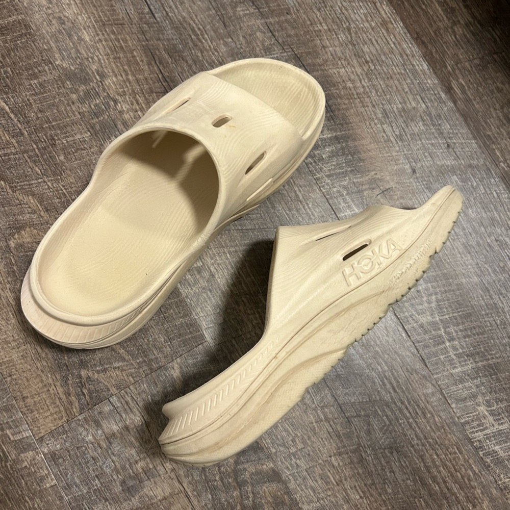 HOKA recovery slide, women size 9, men size 7